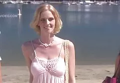 La bruna dagli occhi verdi fa un pornno erotico pompino molto buono in macchina