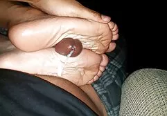 Brunetta in rosso videoporno erotico mutandine danza striptease chat runetki