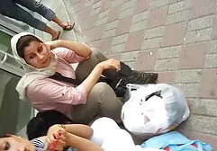 Bella Rina succhia il cazzo per la video erotici italiani prima volta attraverso un buco nel muro