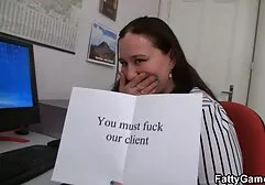 Membri di masturbazione con video erotico film la mano e pompino due Vandali Uniti