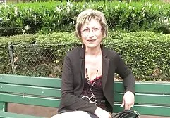 Minzione reciproca ragazza-ragazza. film erotici con donne mature