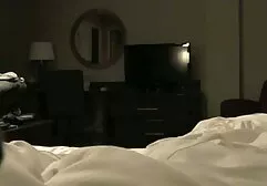 Lesbiche reciproco accarezzando brevi video erotici in camera da letto.