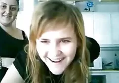 Due ragazze e un ragazzo cazzo sul divano scene erotiche gratis in Bongacams privato