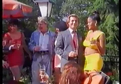 I pulcini video erotici studentesse hanno ricevuto una porzione di sperma in faccia.