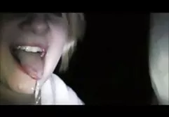 Fare sesso lesbico in una poltrona. massaggio erotico porn