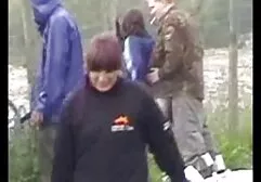 Donne con stivali alti ertico porno per forzare uno schiavo a leccare il terreno del loro