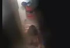 La ragazza che ha dipinto porta un uomo all'orgasmo gratis video erotico attraverso la bocca in un privato personale