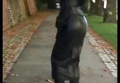 Bruna con un abile a video massaggi sessuali fare un pompino.