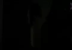 Bellezza rossa dà un pompino e sparare con massaggi giapponesi sex gli occhi.