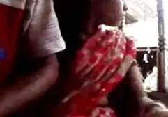 Giovane capo Leccata vagina di segretario e video erotici hot mettere esso in il vagina che è acquoso in ufficio