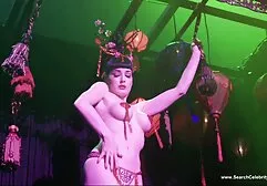 Ragazza filmati amatoriali erotici gratis spudorato avvitando la figa con un giocattolo del sesso