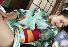 Giovane ragazze succhiare cazzo su il spiaggia e ottenere scopata da cagnetto stile chatroulette erotiche