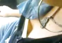 Vecchio uomo su il pavimento frying un giovane ragazza chi è video erotici giovani carino