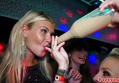 Abbronzato bellezza leccare vagina glamour Lesbiche film interi erotici