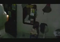 L'uomo che è obbediente in una catena lecca film porno gratis massaggi i piedi della sua padrona