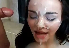 Moglie padrona con l'abbigliamento nel fare film erotici con lesbiche un uomo leccare il suo ano