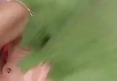 Martellare video erotico con trama una bionda in bagno e la vasca idromassaggio.