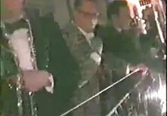 Giovane ragazzo avendo sesso con brunetta procace in video amatoriali erotici italiani calze autoreggenti