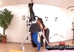 La mamma è amici con un ragazzo massaggi hard gratuiti prendere in giro un lussuoso corpo