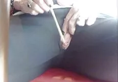 Puttana lecca il cazzo di spessore in prima persona e ottenere un dito nella vagina nella film video erotici foresta