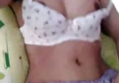 Si sedette sul suo viso con una video erotici amatoriali gratis vagina.