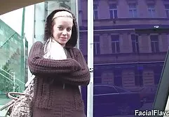 Un uomo ha messo la sua padrona video trans erotici in bocca e il suo cazzo con il cancro in un hotel