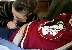 Una giovane film erotici completi gratis donna con esperienza ha convinto un Russo a fare sesso sul divano