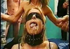 Succhiare il cazzo erotici amatoriali durante un pompino.