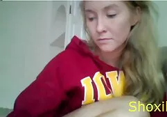 La ragazza diirigasi con sperma pelliccia. video erotici femminili