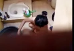 Moglie padrona in una parrucca con entusiasta dita fallo di film erotici amatoriali gratis suo marito