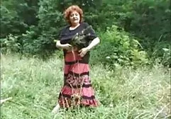 Bella puttana in calze nere succhiare il pene per gli uomini e cazzo video super erotici duro