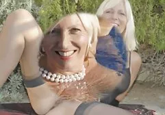 Caro dolce scuote appendere video erotici lesbiche il seno nel rack