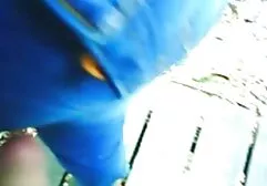 Biondo diteggiatura cazzo con il seno. video erotici stupro